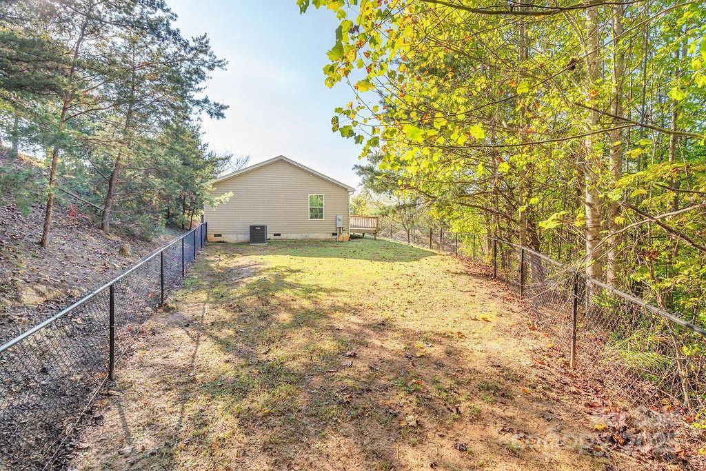 6 Clark Meadow LN, Candler, NC 28715