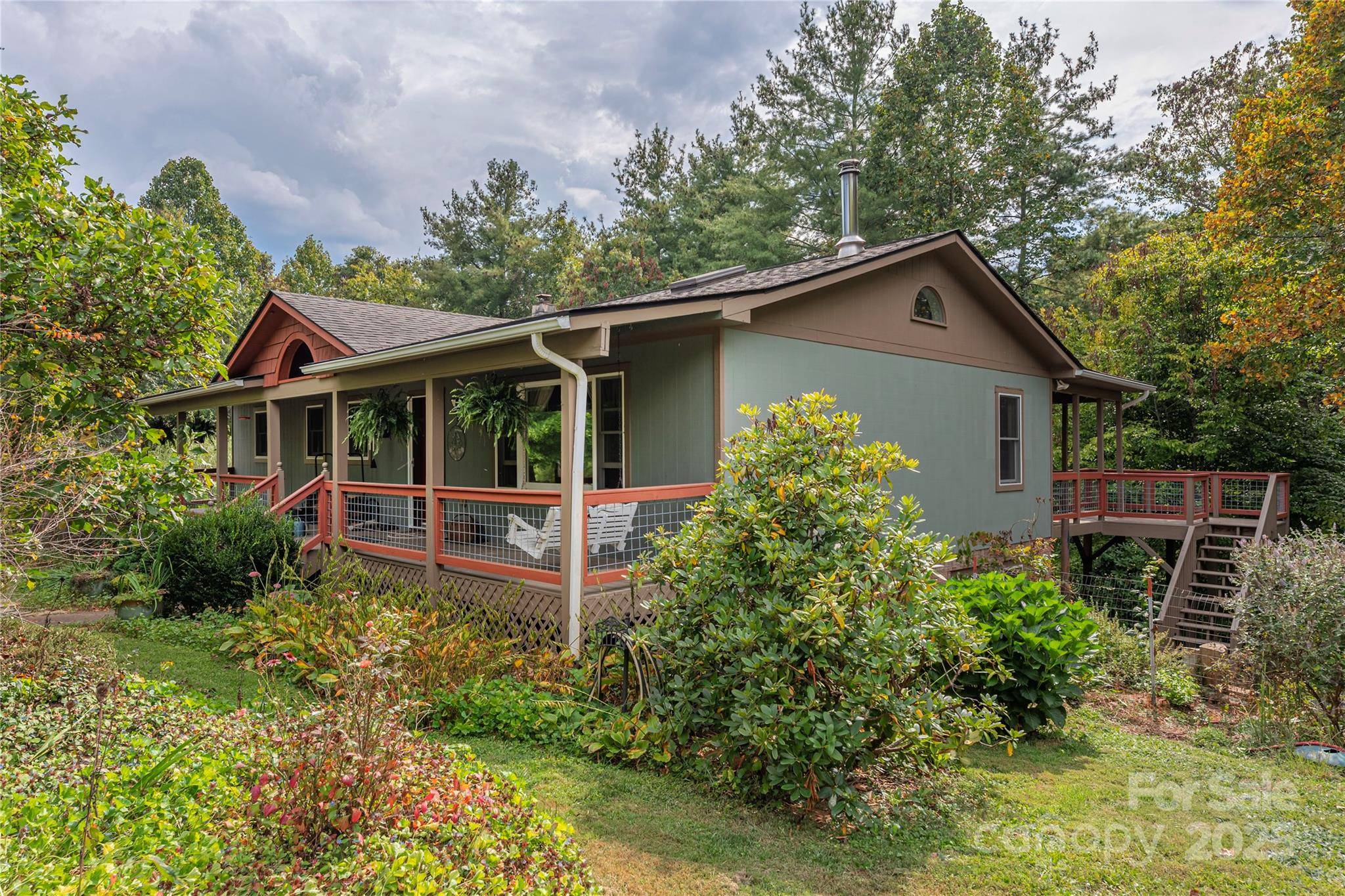 17 Red Oak LN, Alexander, NC 28701
