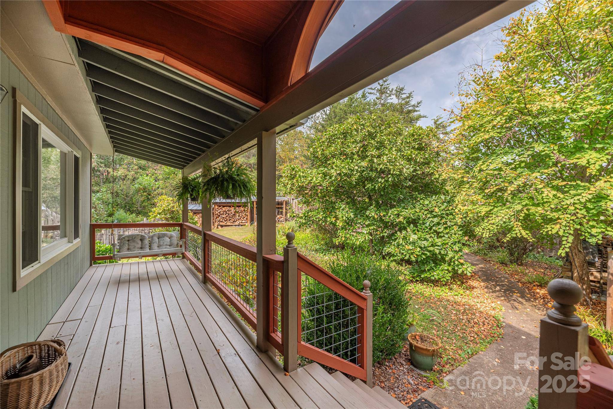 17 Red Oak LN, Alexander, NC 28701
