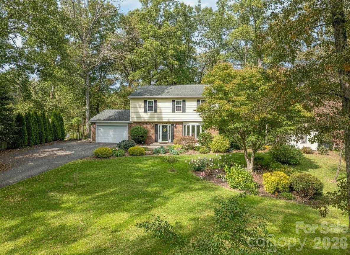 49 Tee Box LN, Etowah, NC 28729