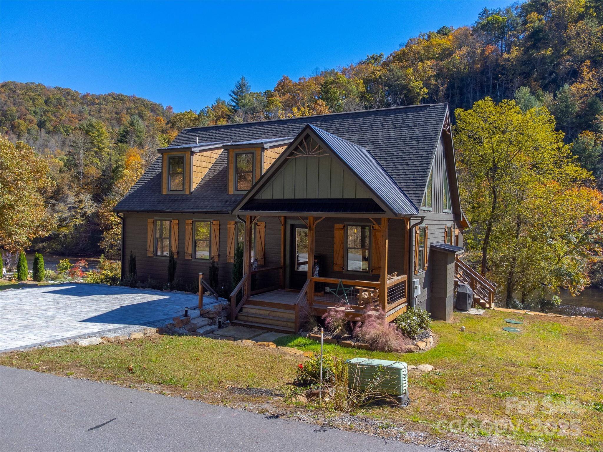 186 Grayling DR, Cullowhee, NC 28723