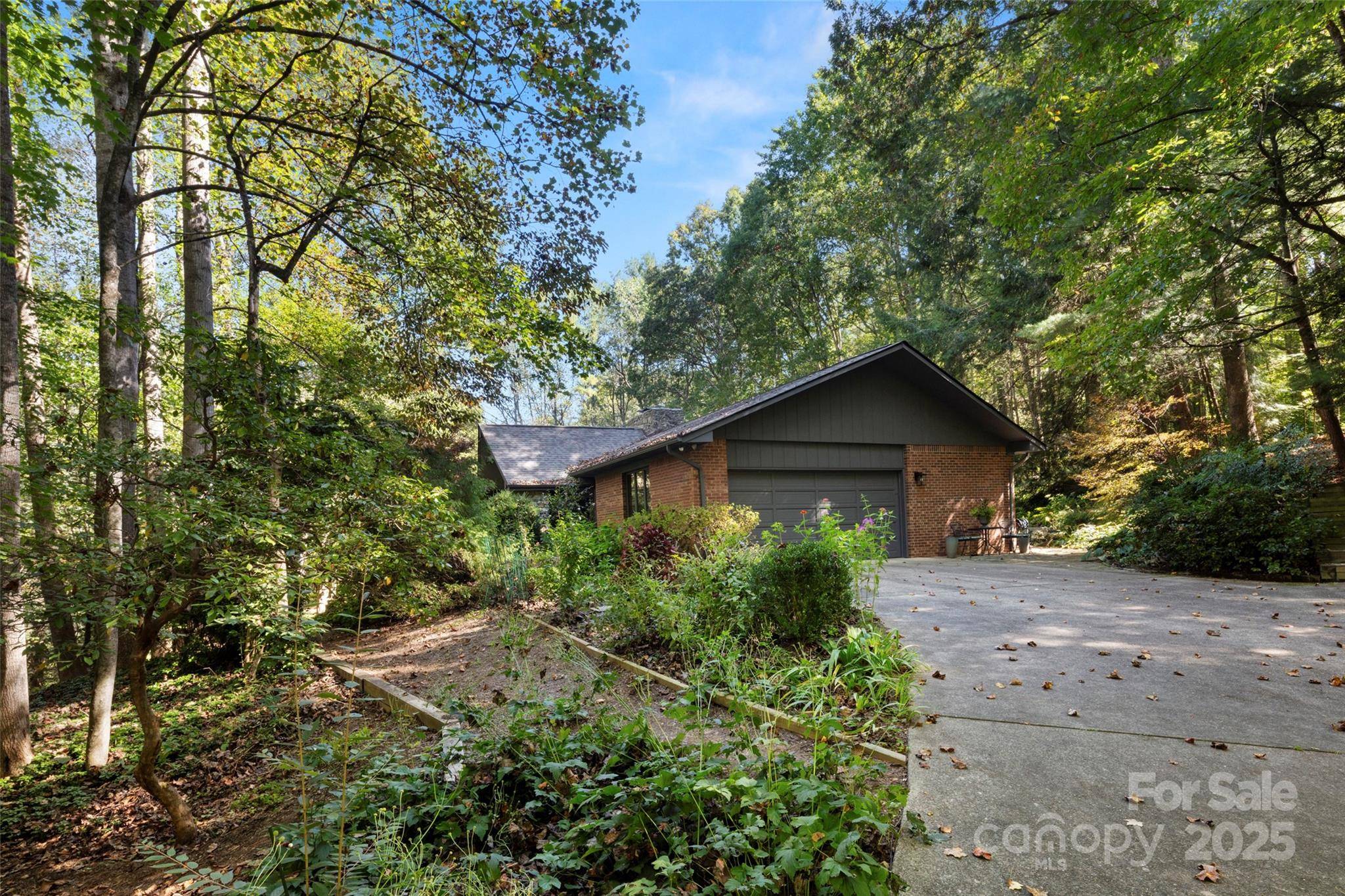 18 Brook Forest DR, Arden, NC 28704