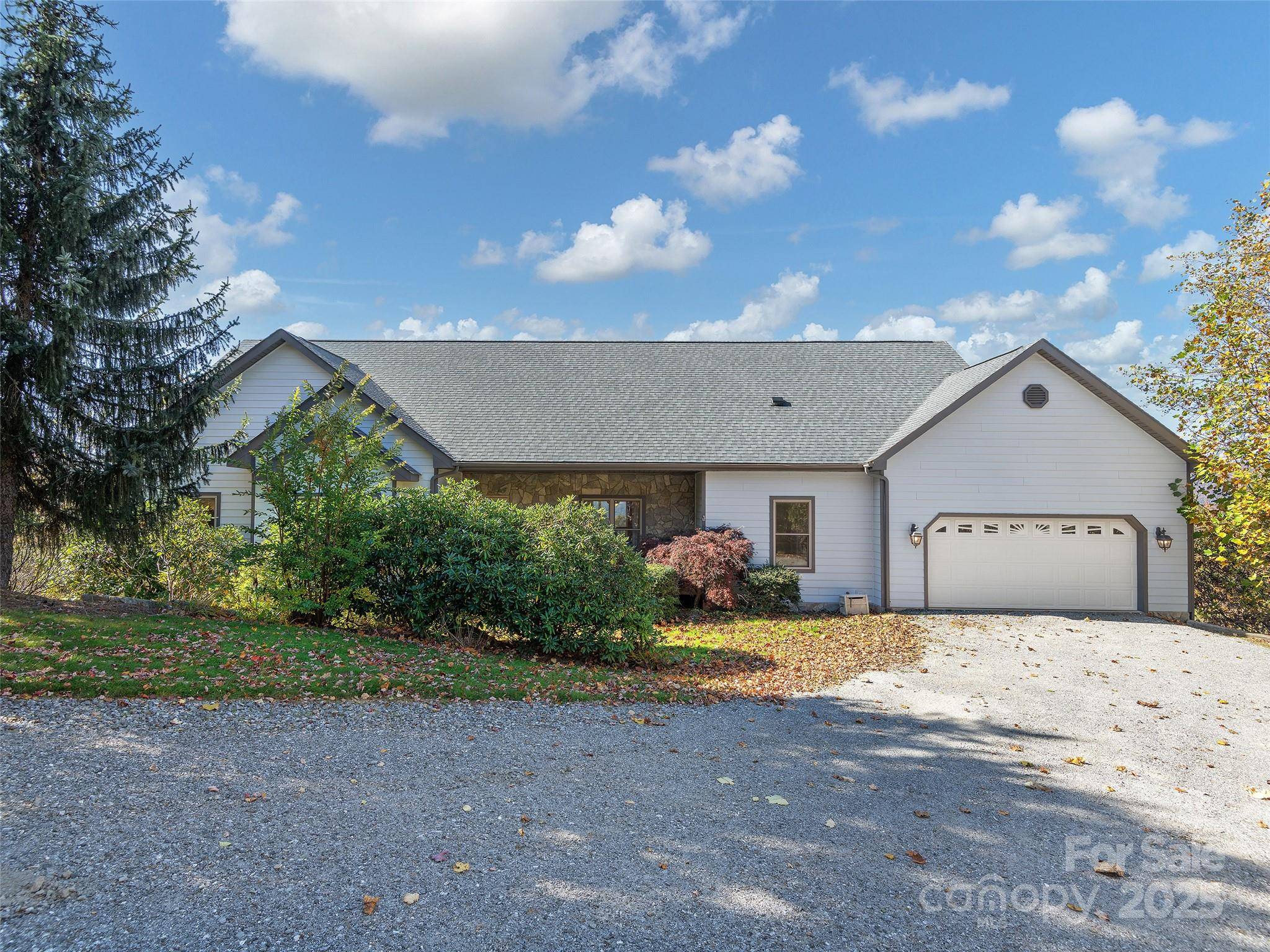 71 Crow LN, Canton, NC 28716