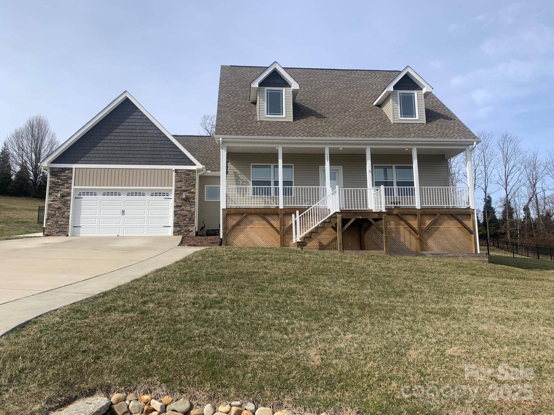 119 Tryon View DR, Flat Rock, NC 28731