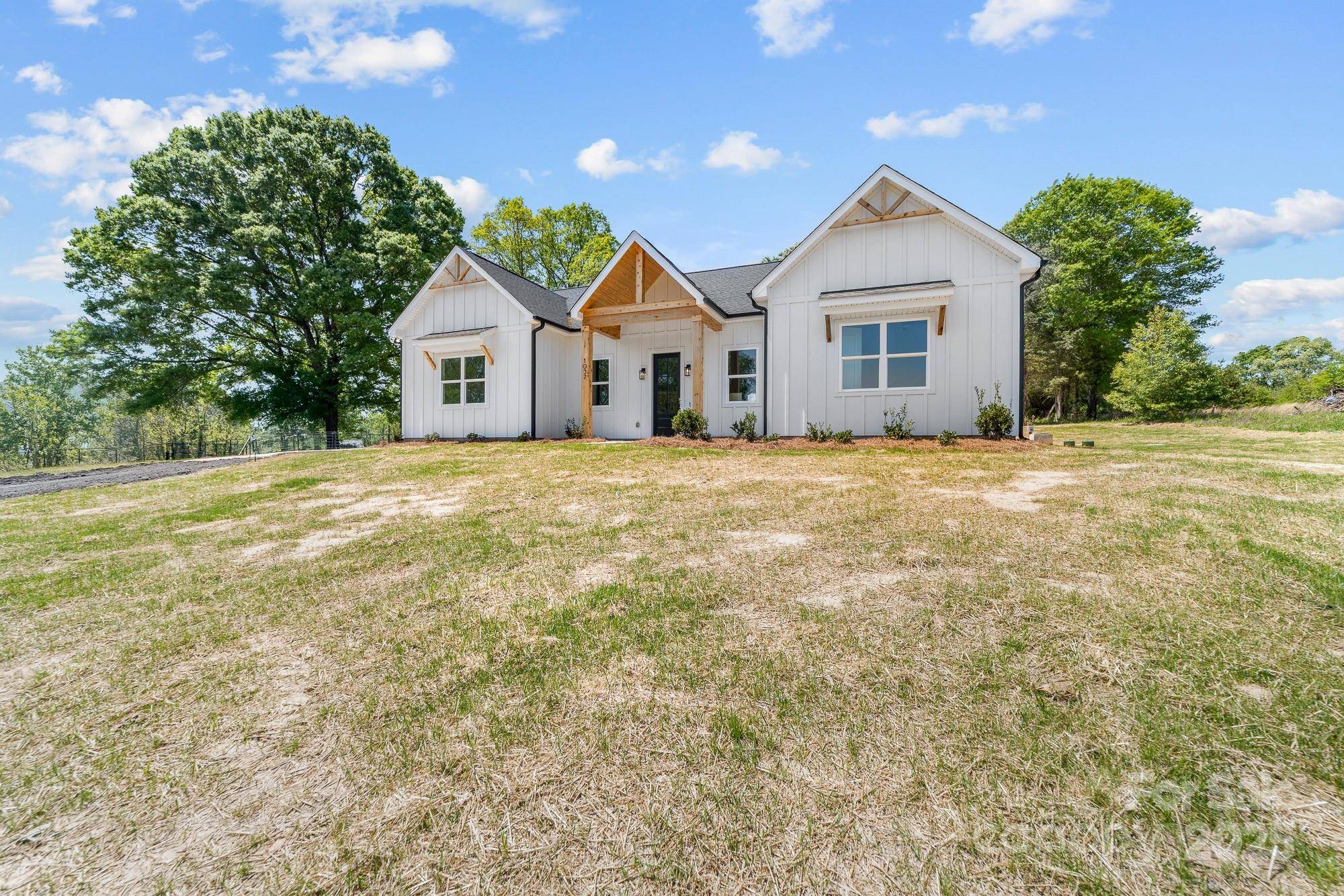 1037 Dameron RD, Bessemer City, NC 28016