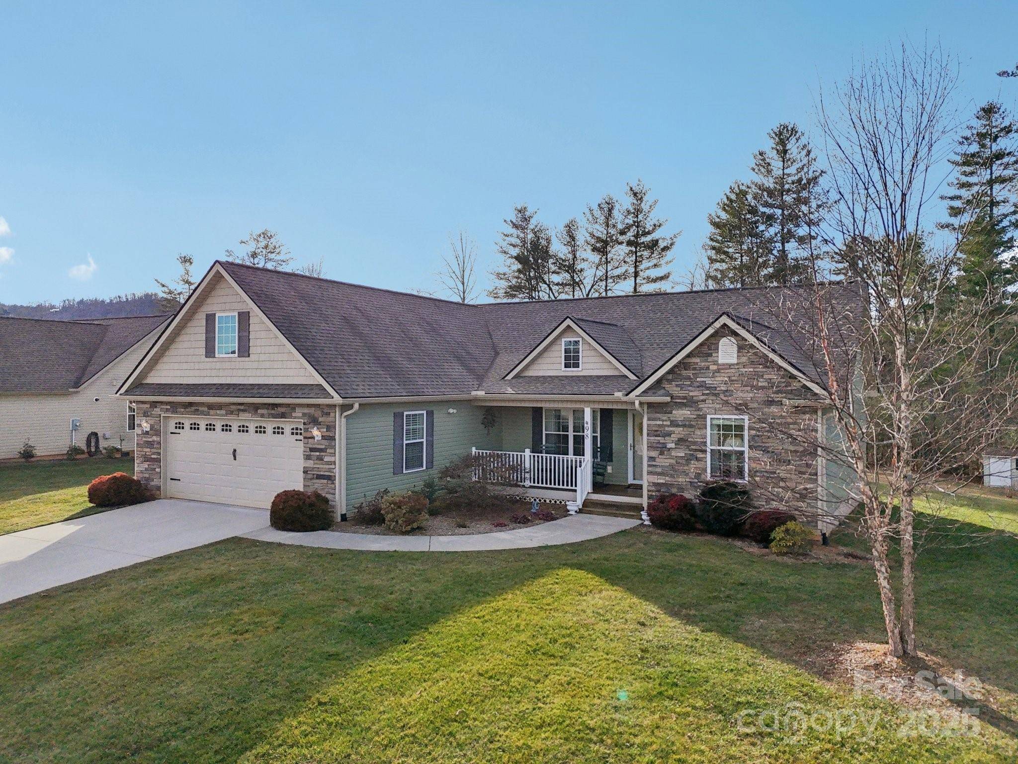 98 Asher LN, Etowah, NC 28729