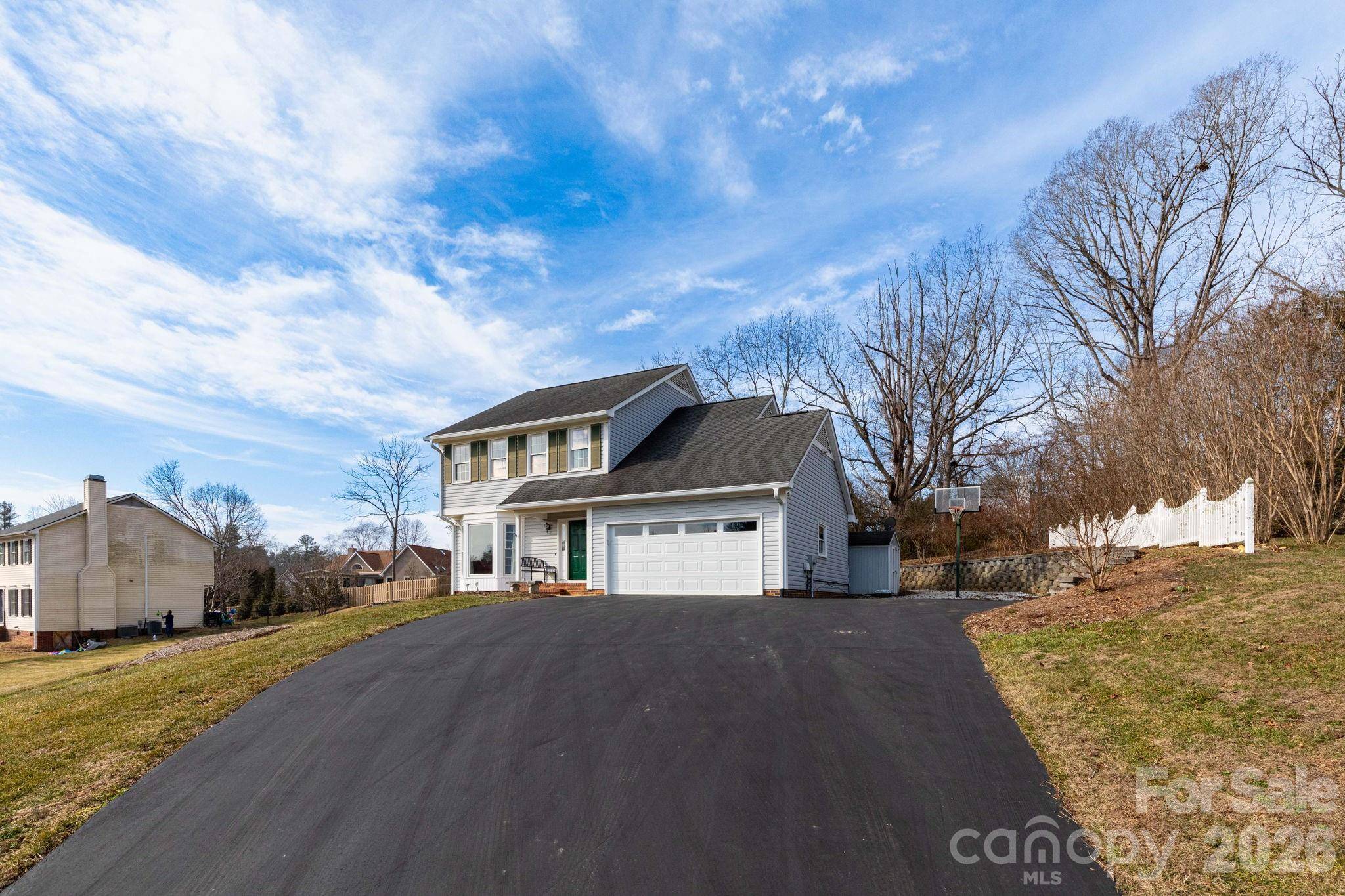 2 Strathmore DR, Arden, NC 28704