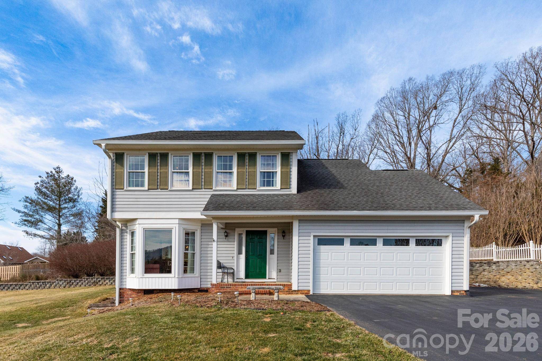 2 Strathmore DR, Arden, NC 28704