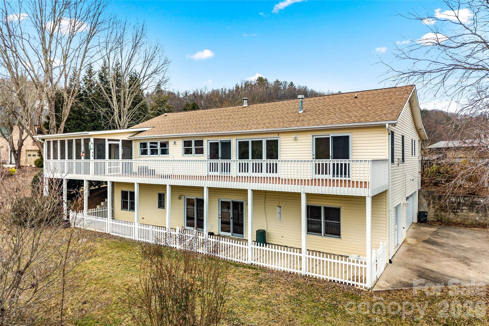 135 Horseshoe TRL, Barnardsville, NC 28709