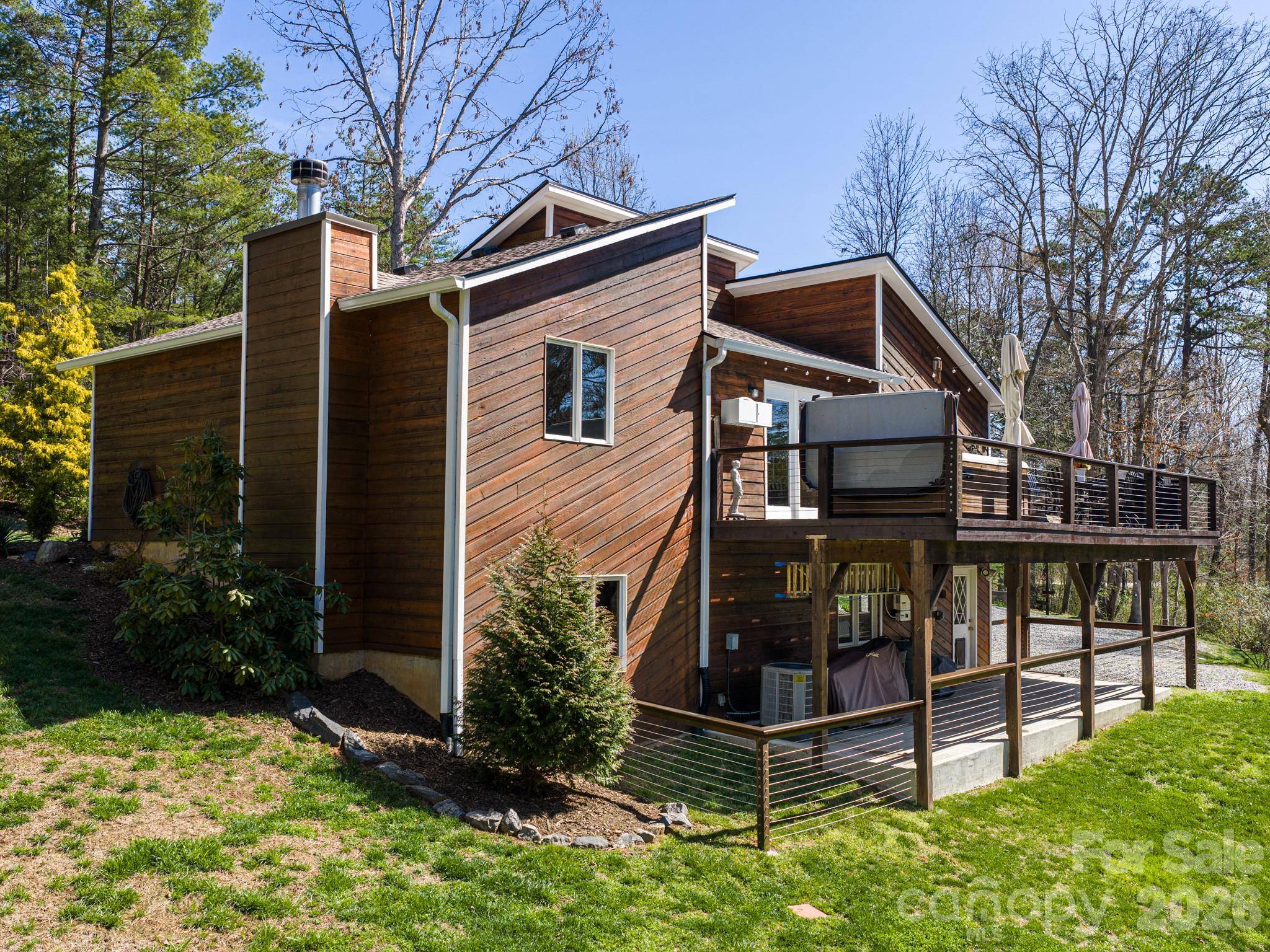 39 Red Oak LN, Alexander, NC 28701