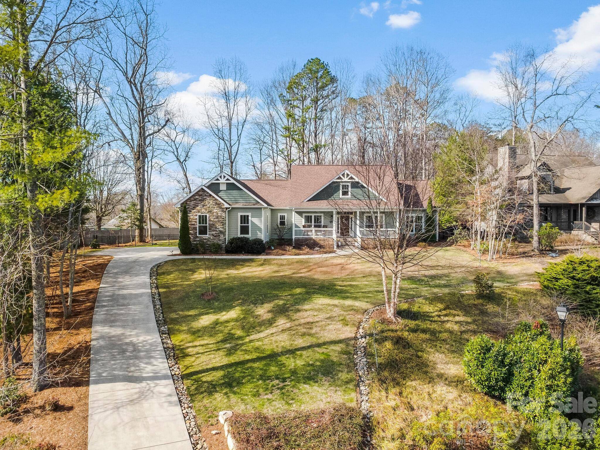 76 Ledgestone DR, Fairview, NC 28730