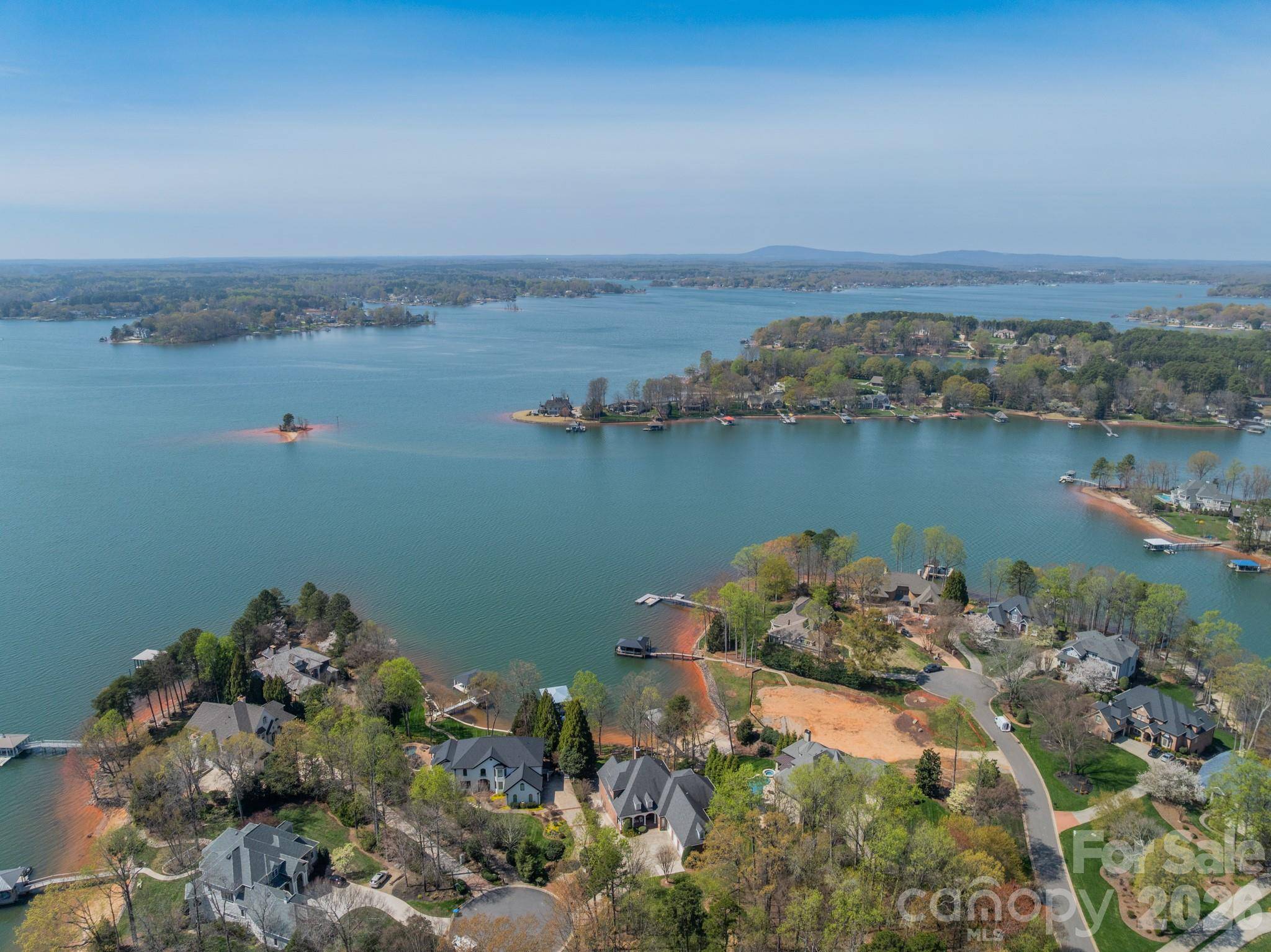 118 Pointe Harbour LN, Mooresville, NC 28117