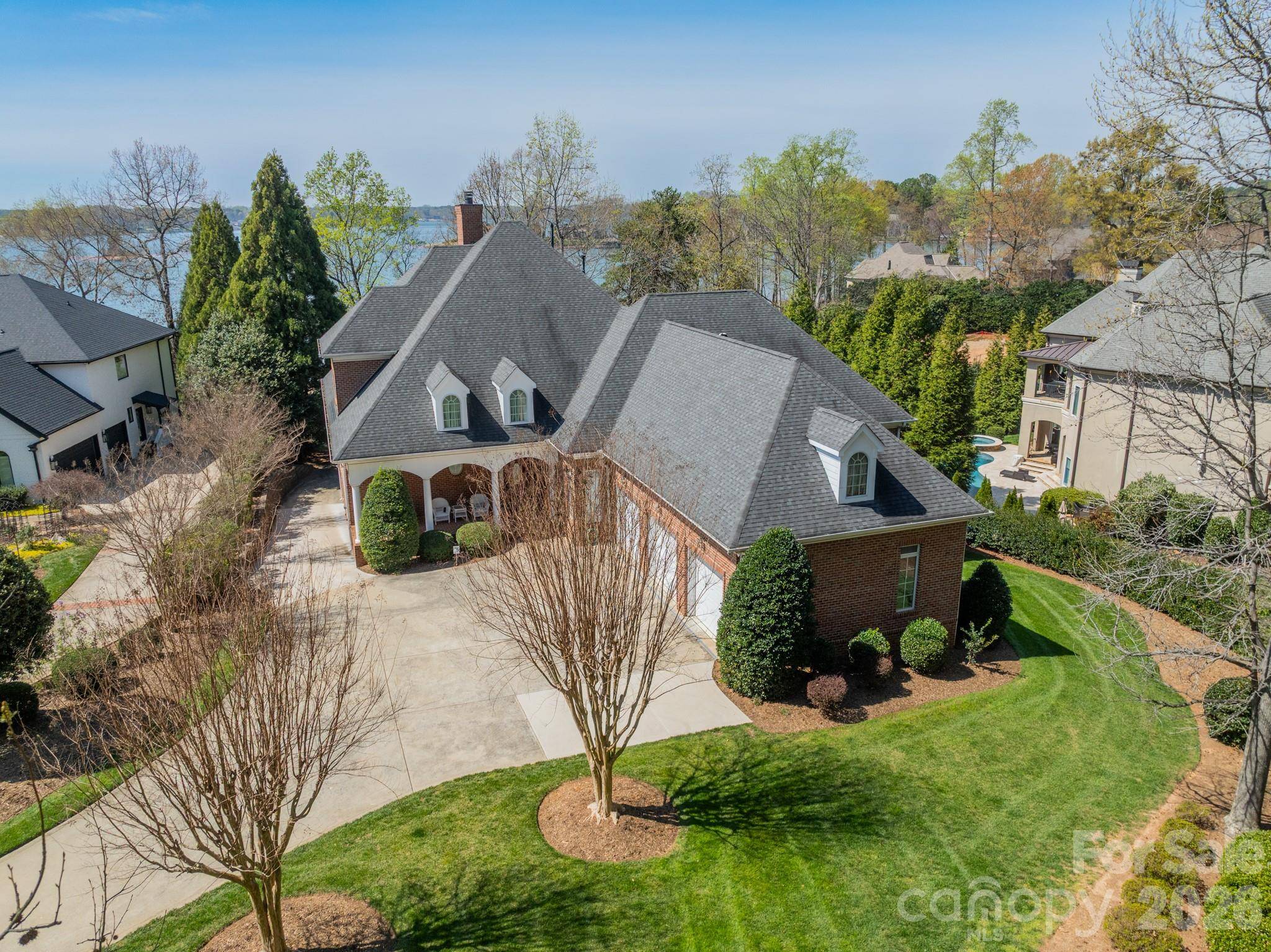 118 Pointe Harbour LN, Mooresville, NC 28117