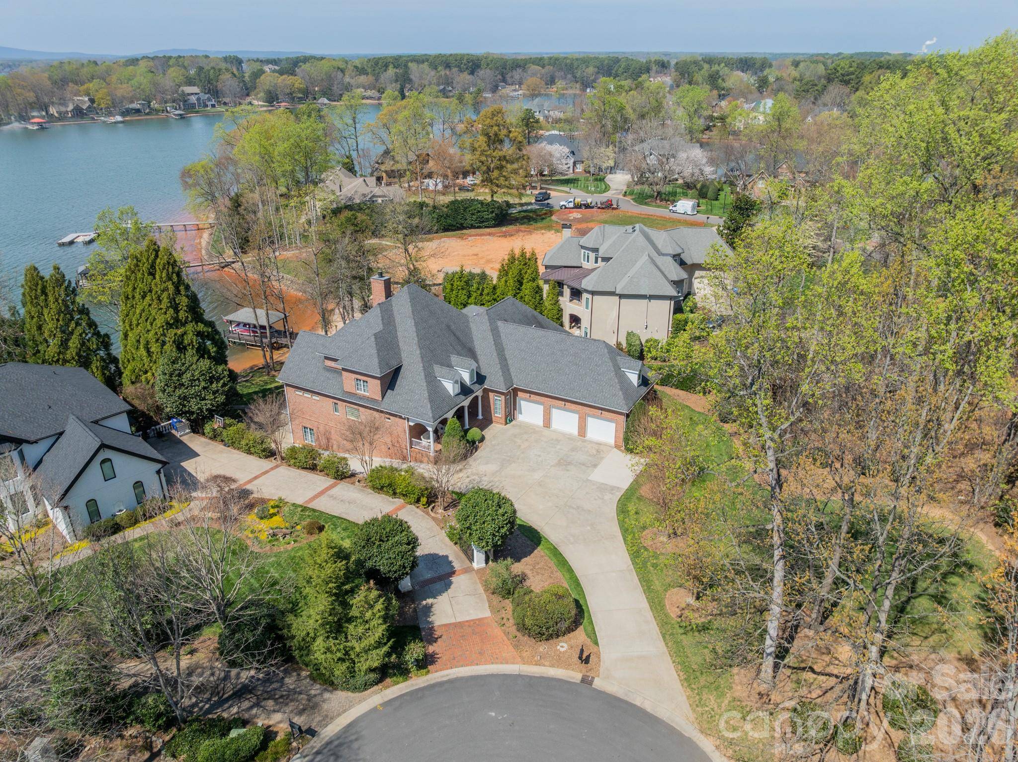 118 Pointe Harbour LN, Mooresville, NC 28117
