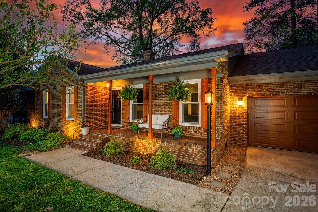 8215 Chandos PL, Huntersville, NC 28078