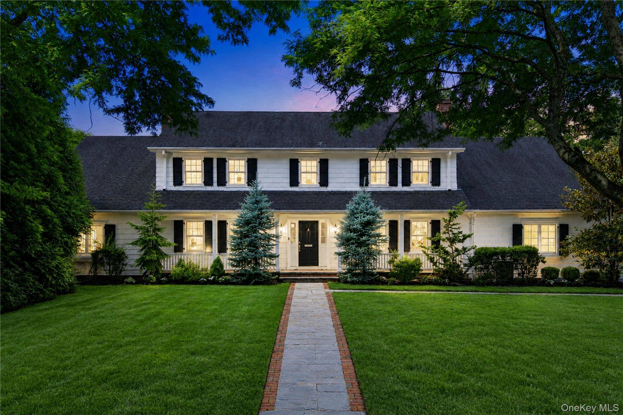 77 Brookside DR, Manhasset, NY 11030