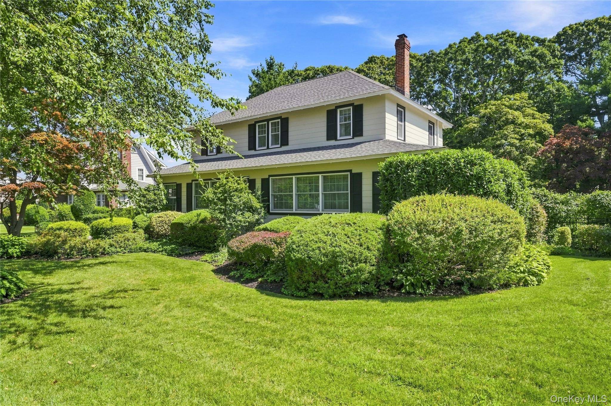 556 N Windsor AVE, Brightwaters, NY 11718