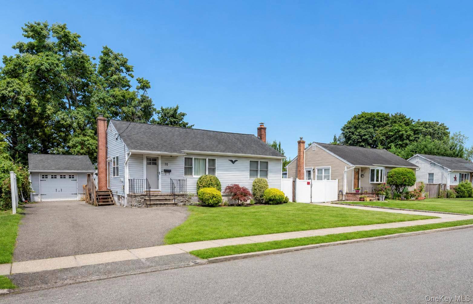 70 Mohawk DR, North Babylon, NY 11703