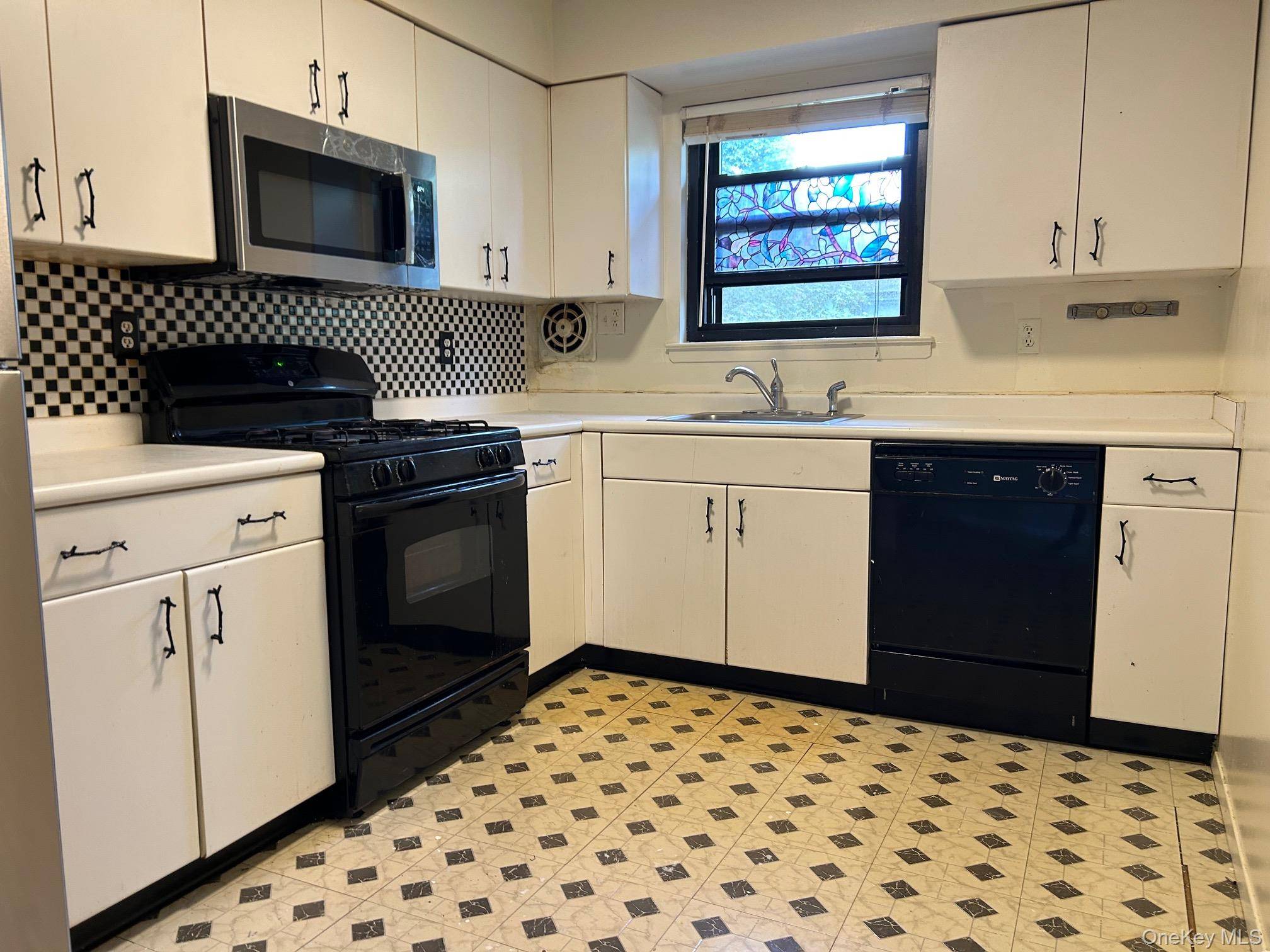 220 Sneden PL #220, Spring Valley, NY 10977