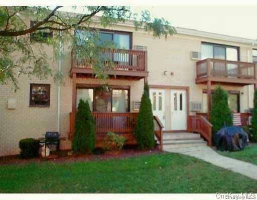 220 Sneden PL #220, Spring Valley, NY 10977