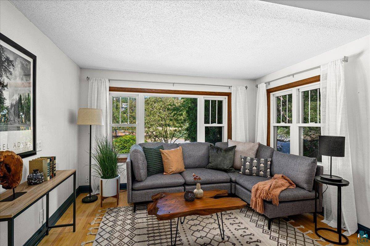 824 E 11th St, Duluth, MN 55805