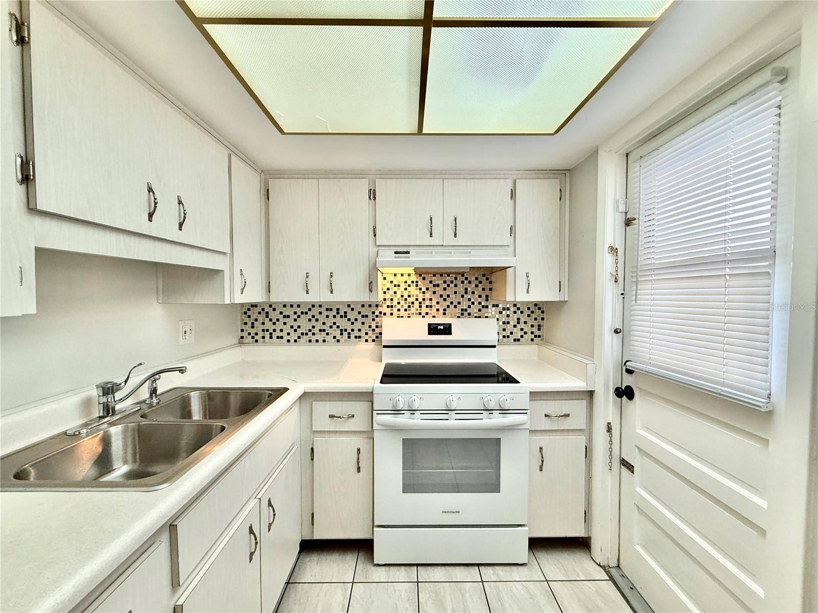 6105 CORAL WAY, Bradenton, FL 34207