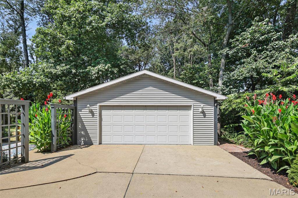 19 Sugar LN, Collinsville, IL 62234