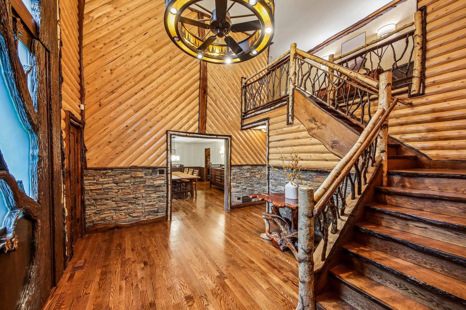 10 Elm ST, Hawthorn Woods, IL 60047