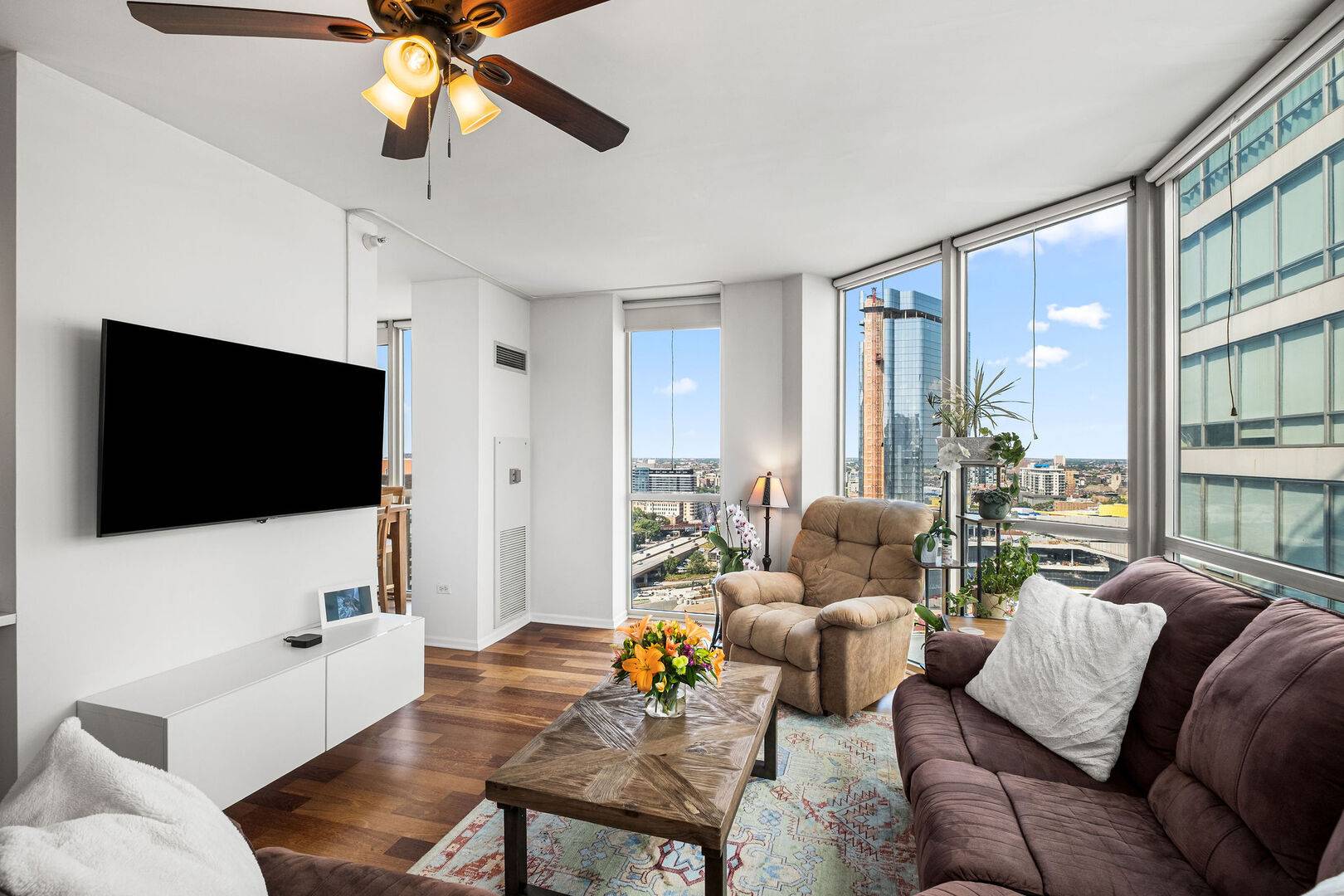645 N Kingsbury ST #2201, Chicago, IL 60654