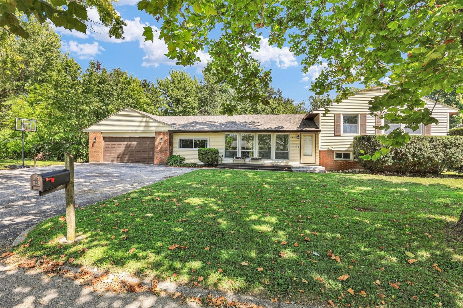 1912 Clover LN, Champaign, IL 61821
