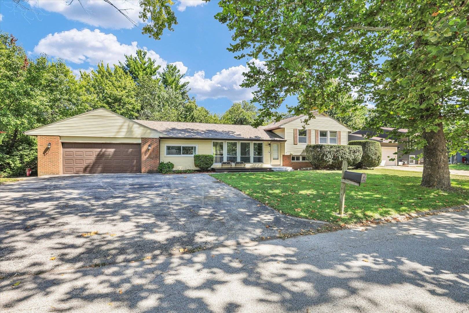 1912 Clover LN, Champaign, IL 61821