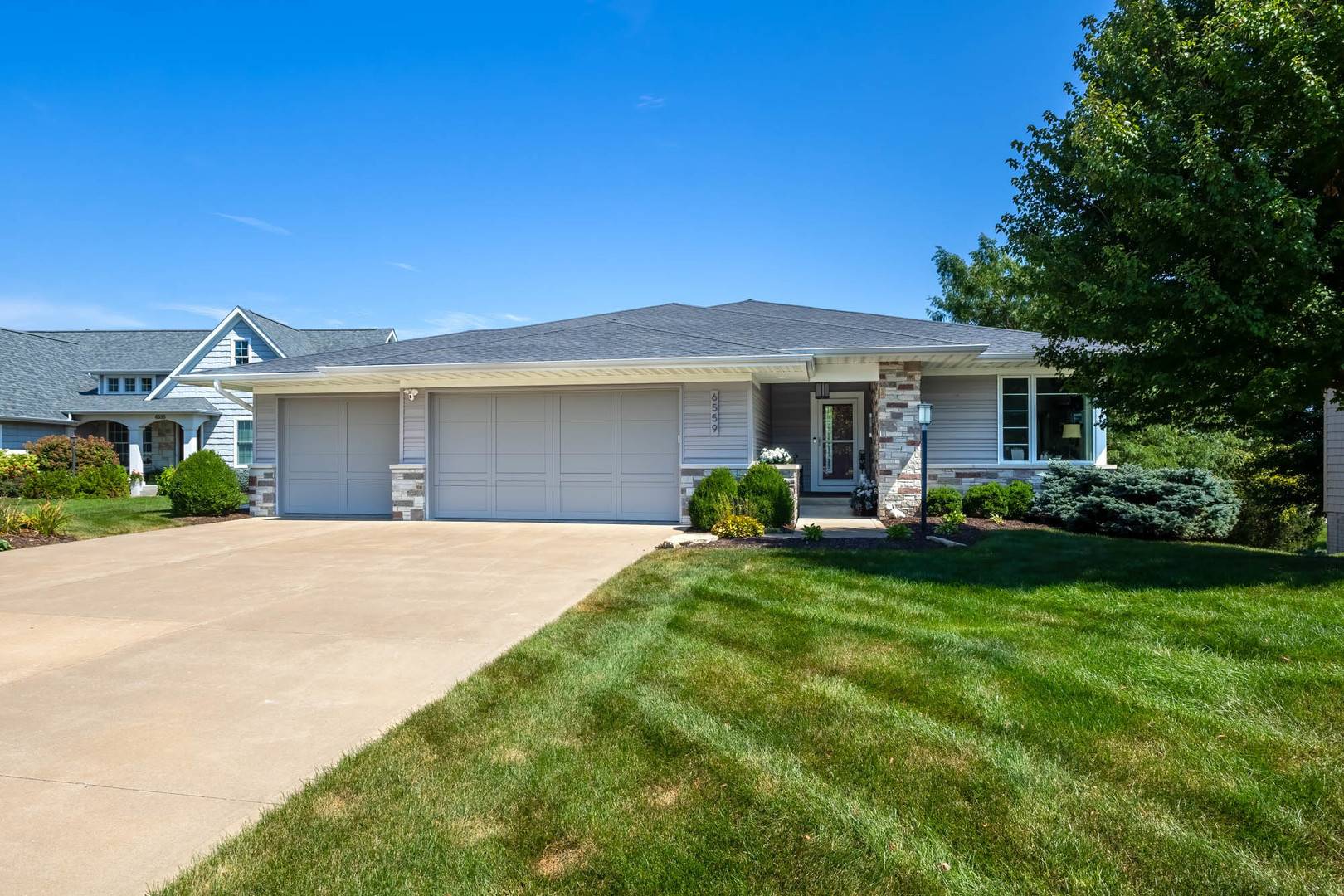 6559 BLACKBERRY LN, Bettendorf, IA 52722