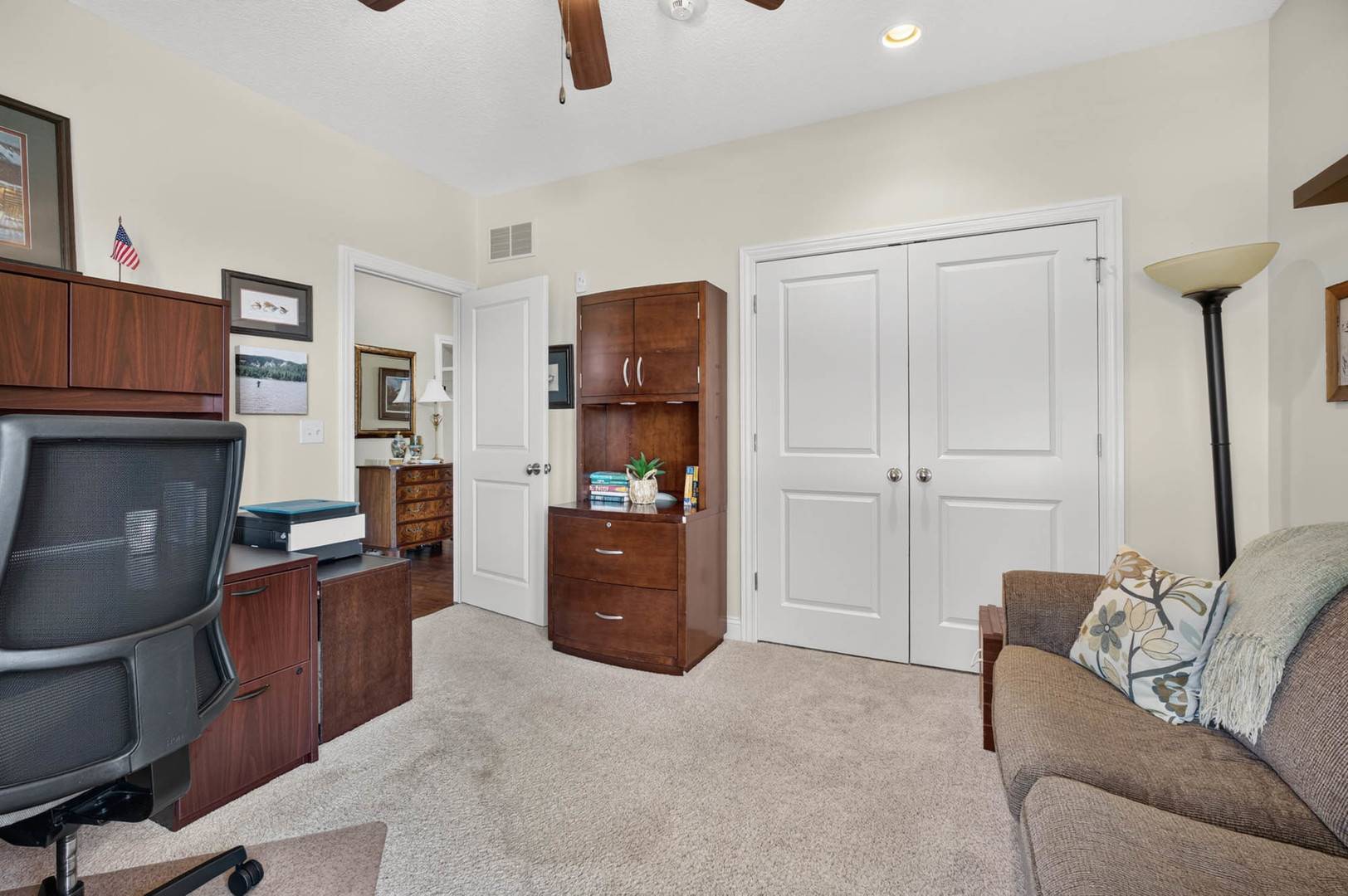 6559 BLACKBERRY LN, Bettendorf, IA 52722