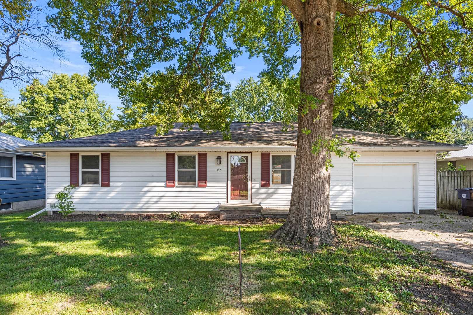 27 Elmwood DR, Fisher, IL 61843