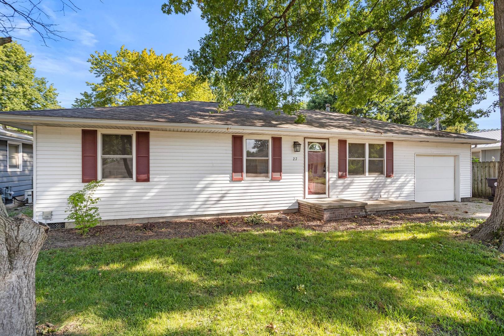 27 Elmwood DR, Fisher, IL 61843