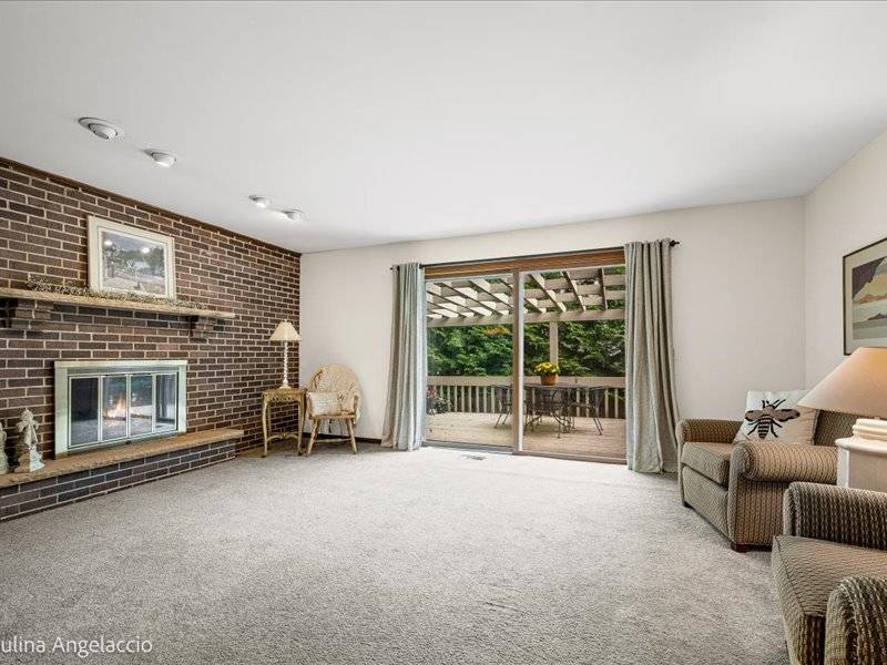 990 Burridge CT, Libertyville, IL 60048