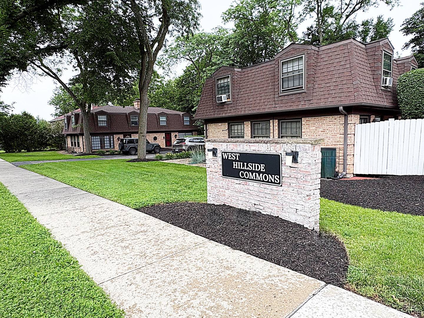 114 Hillside AVE #114, Barrington, IL 60010