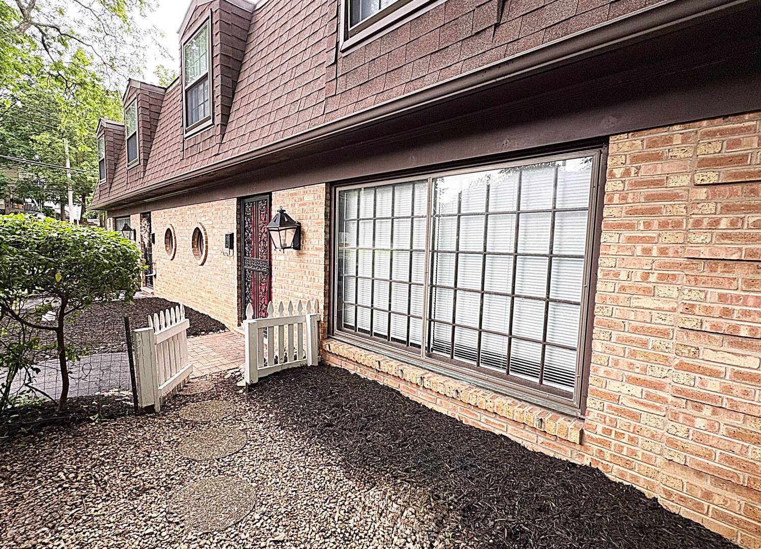 114 Hillside AVE #114, Barrington, IL 60010