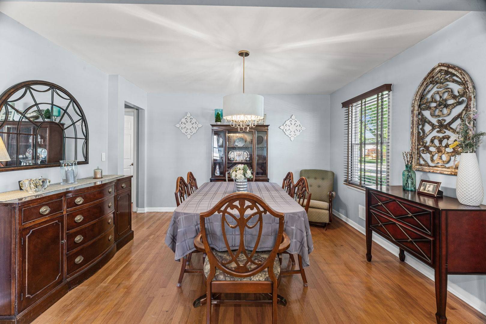 931 N Fernandez AVE, Arlington Heights, IL 60004