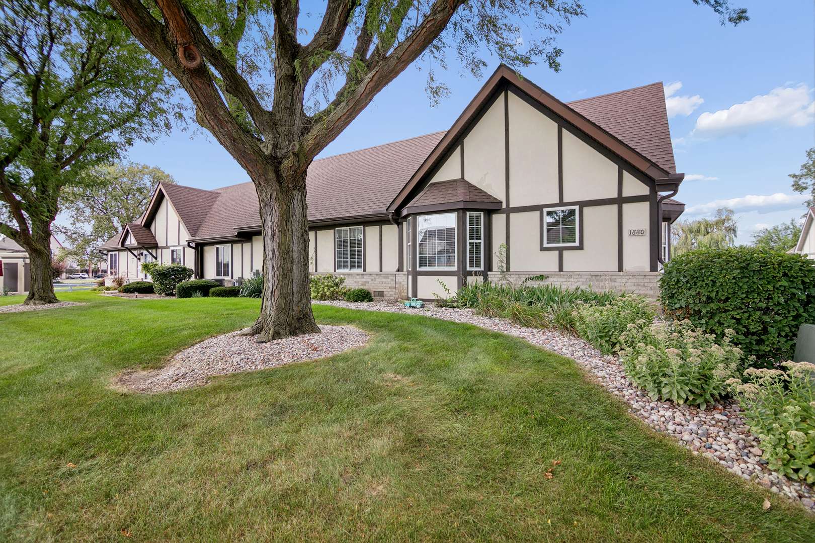 1880 Willow Circle DR, Crest Hill, IL 60403