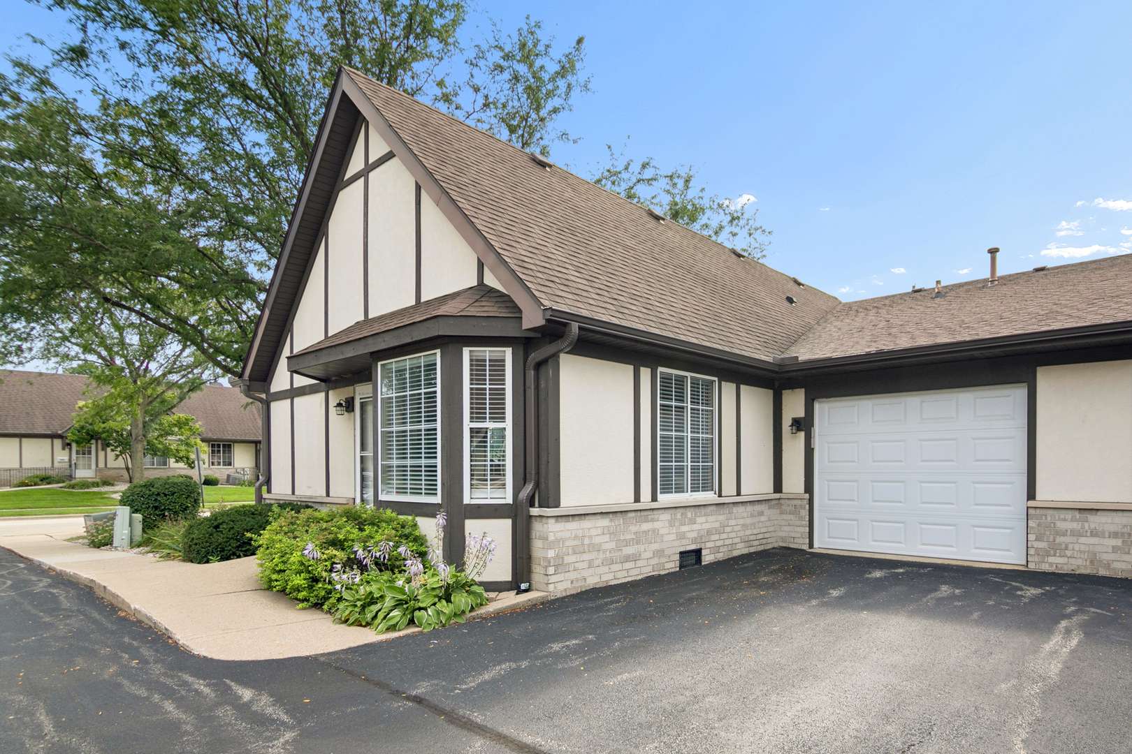 1880 Willow Circle DR, Crest Hill, IL 60403