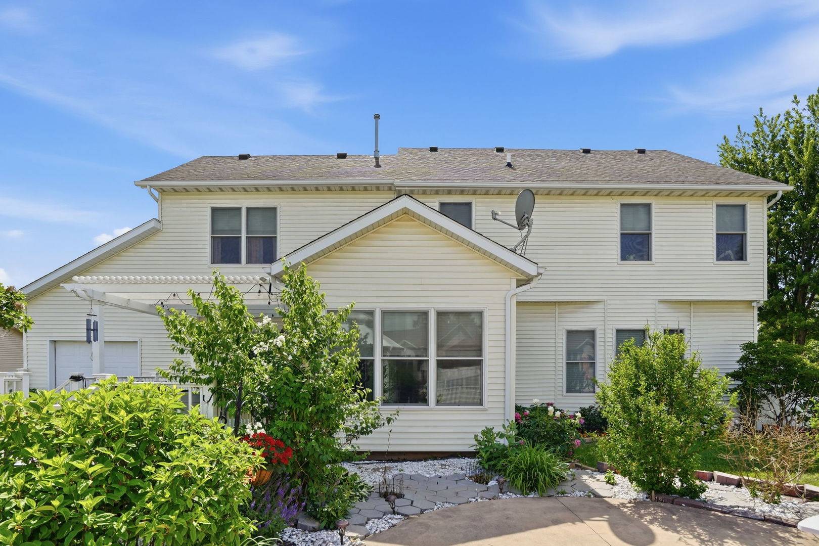 104 PARK VIEW DR, Eldridge, IA 52748