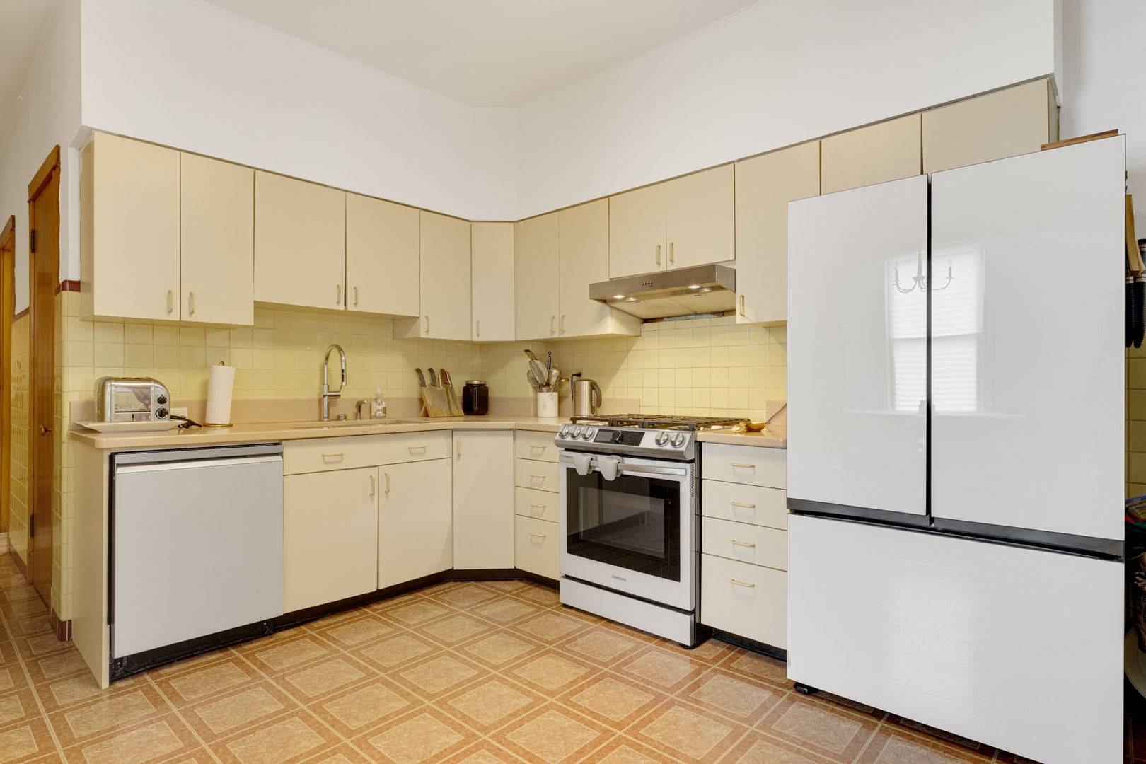 4163 N Elston AVE, Chicago, IL 60618