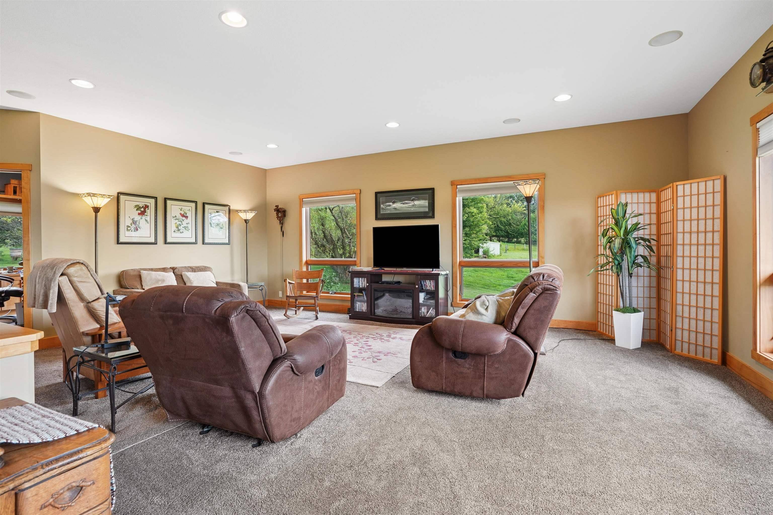2229 Pole Line RD, Decorah, IA 52101