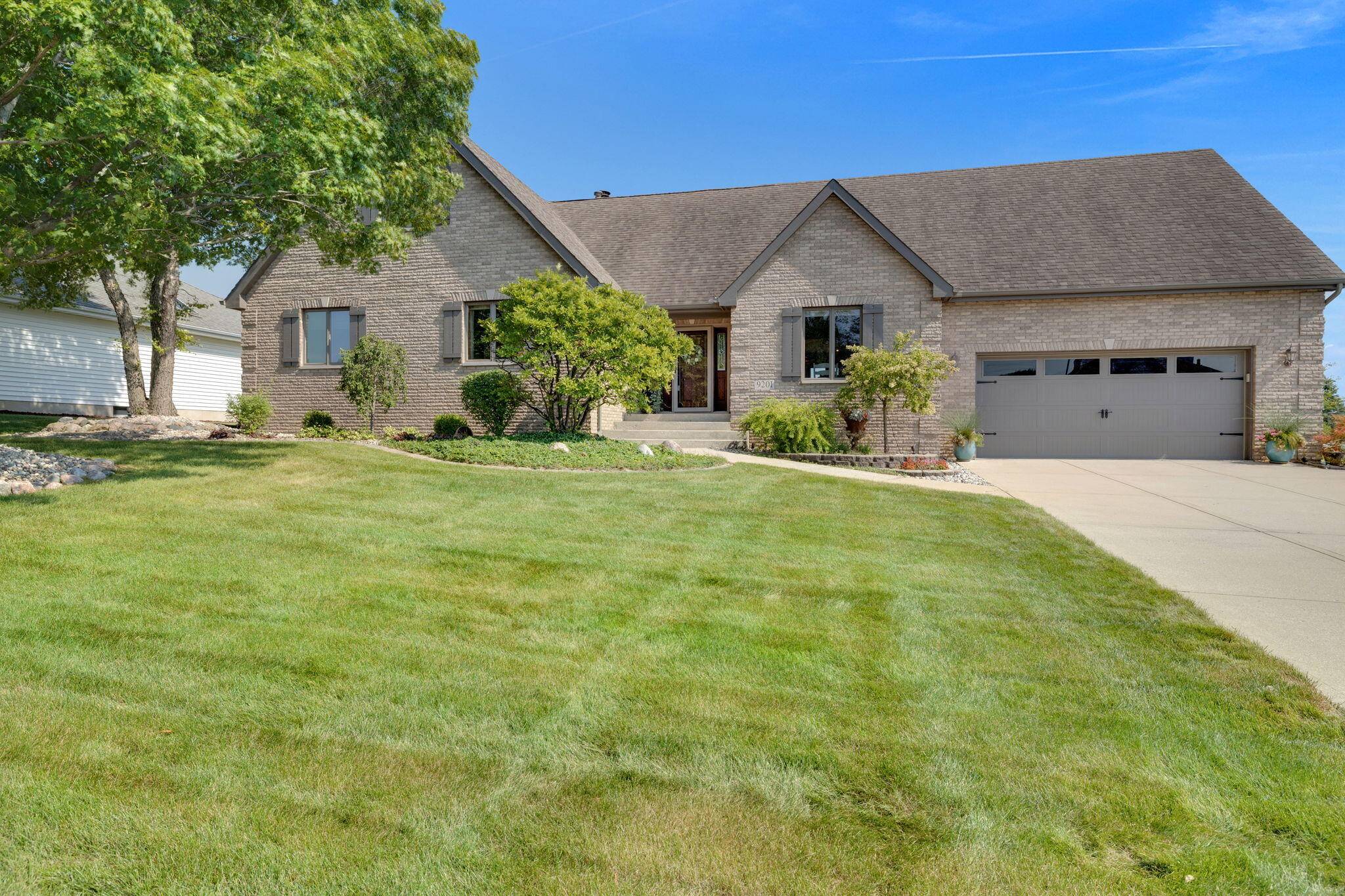 9201 Schillton Drive, St. John, IN 46373