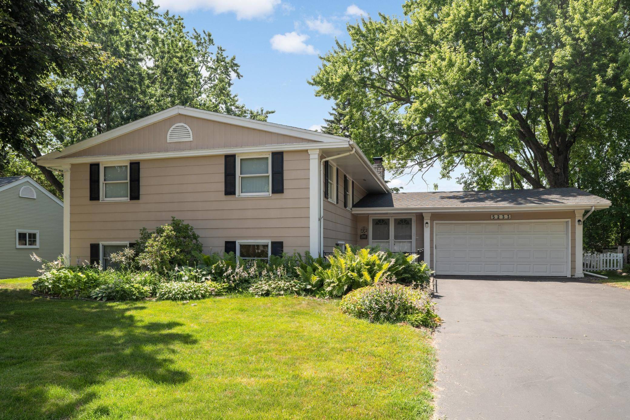 5233 W 105th ST, Bloomington, MN 55437