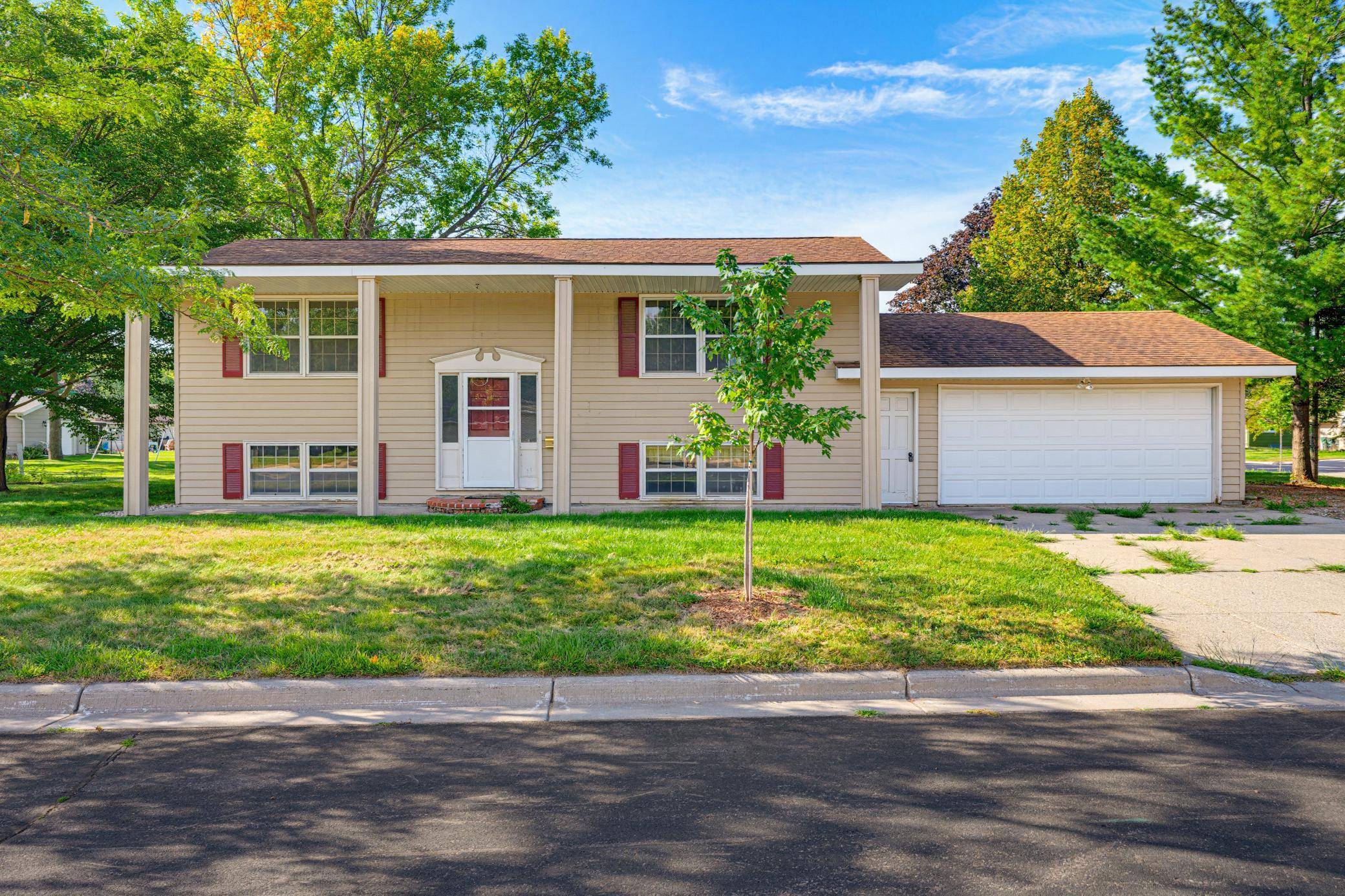 64 9th AVE NE, Hutchinson, MN 55350