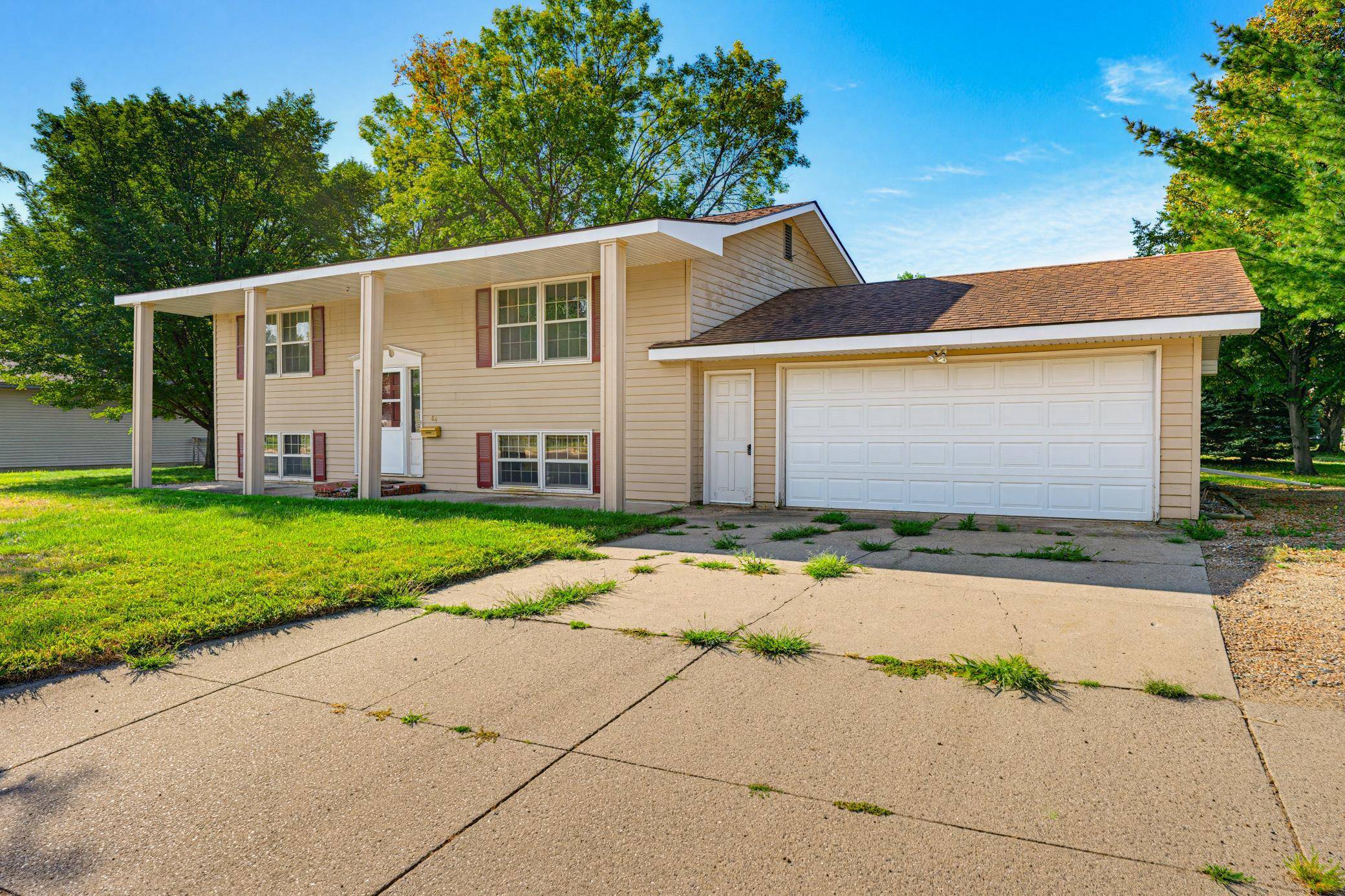 64 9th AVE NE, Hutchinson, MN 55350