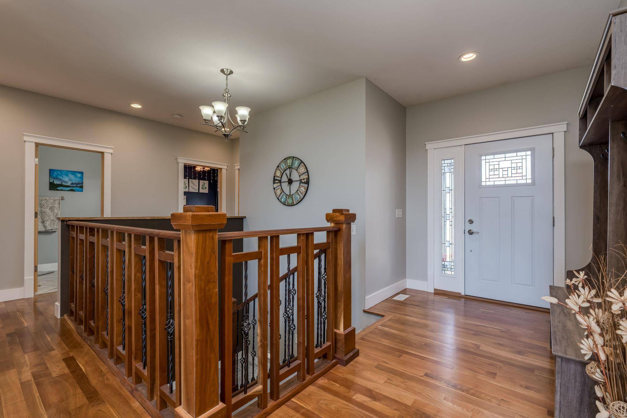705 Maple LN, Eagle Lake, MN 56024