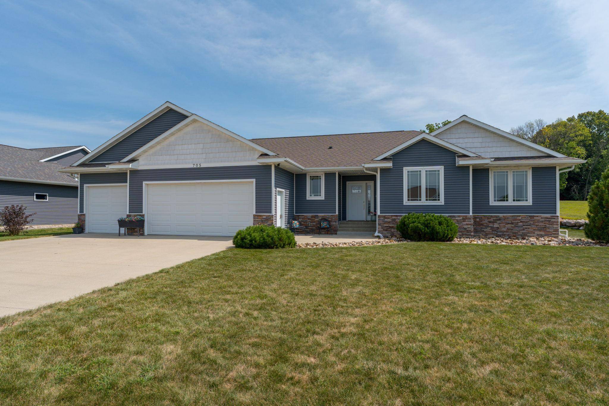 705 Maple LN, Eagle Lake, MN 56024